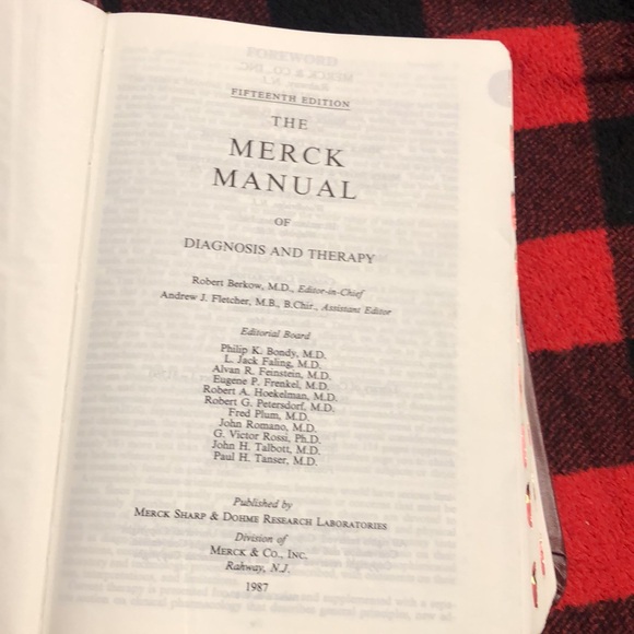 THE MERCK MANUAL Of Diagnosis And Therapy 15th Fifteenth Edition Hardcover Book - Picture 9 of 12